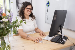 Vanessa Simon am Arbeitsplatz